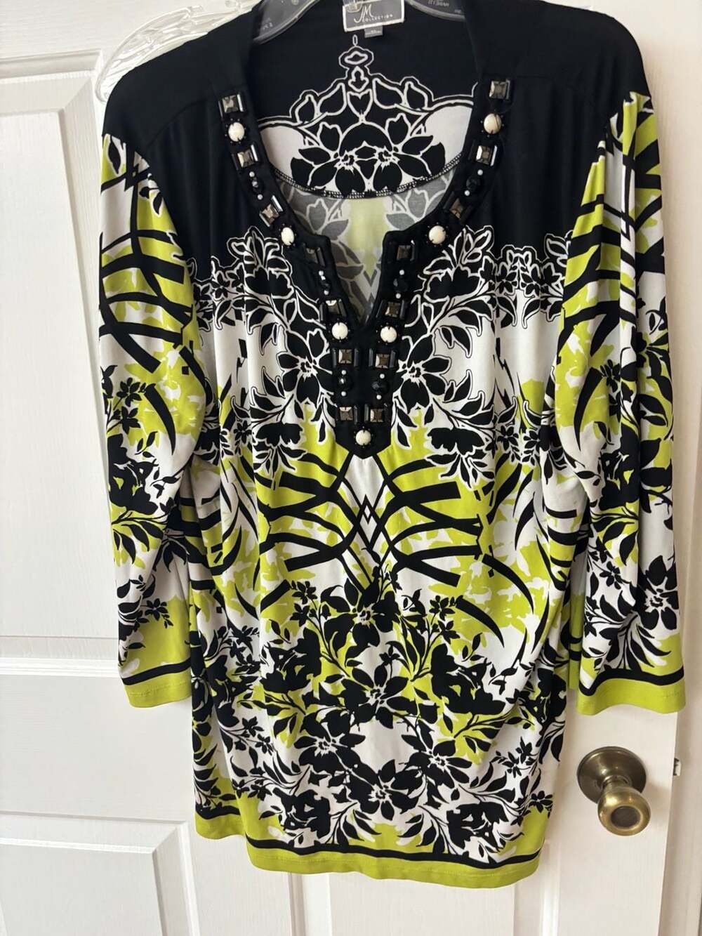 JM Collection Women's XL Floral Print Embellished V-Neck Top